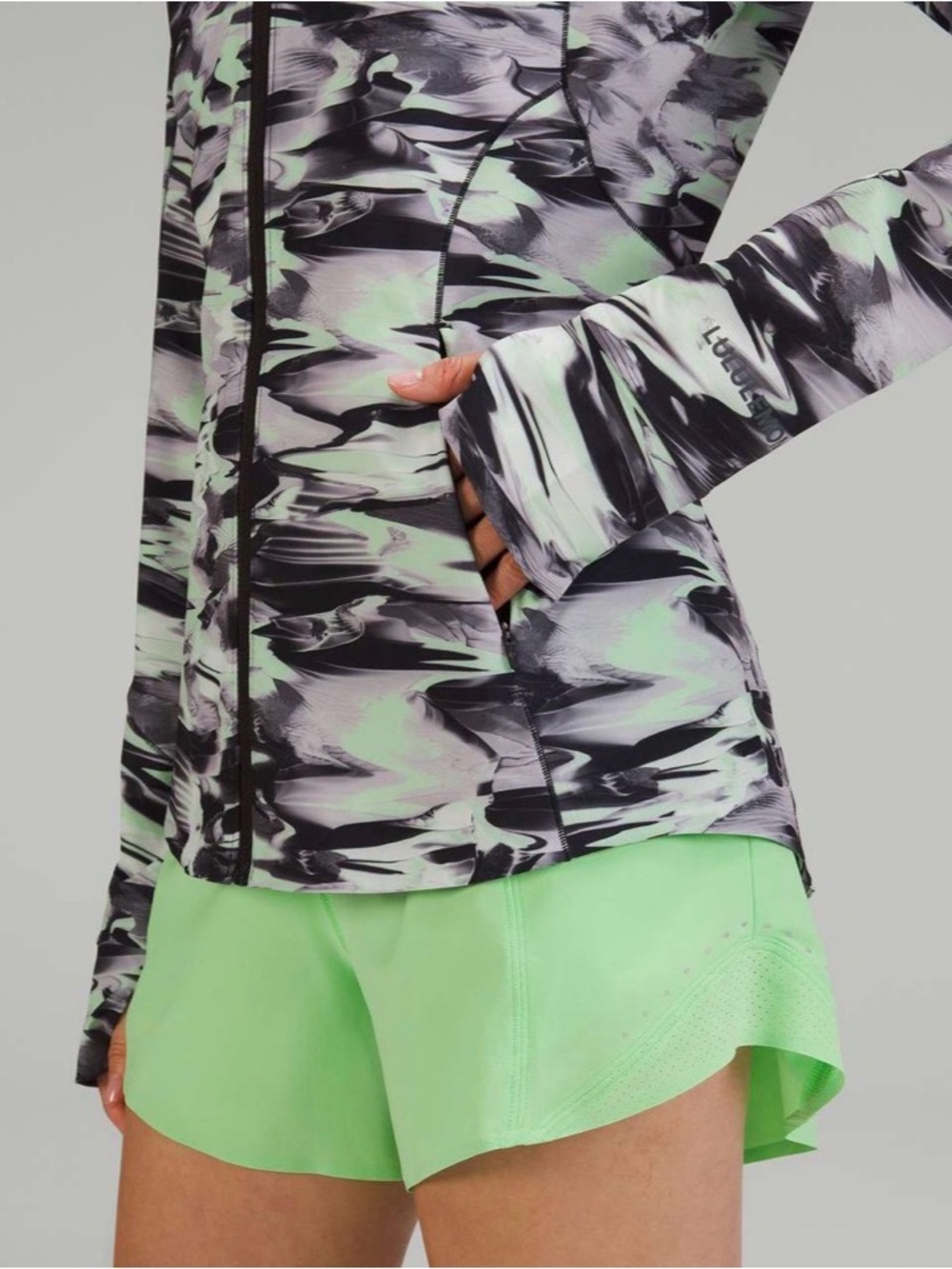 NWT Lululemon Mist Over Windbreaker
Paint Glide Multi Size 4 - Picture 6 of 9